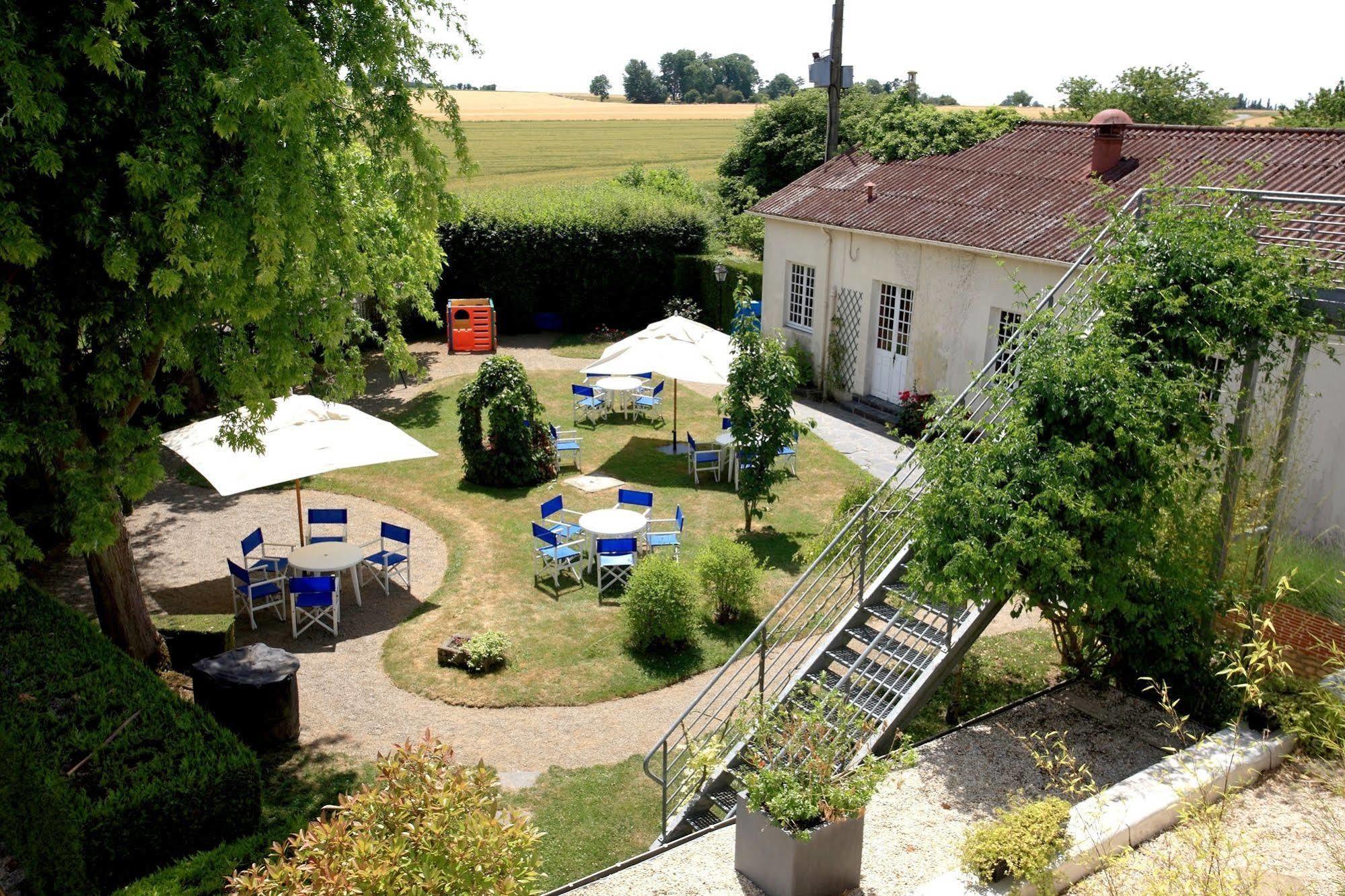 Logis Hotel Restaurant Le Faisan Dore Argentan Bagian luar foto